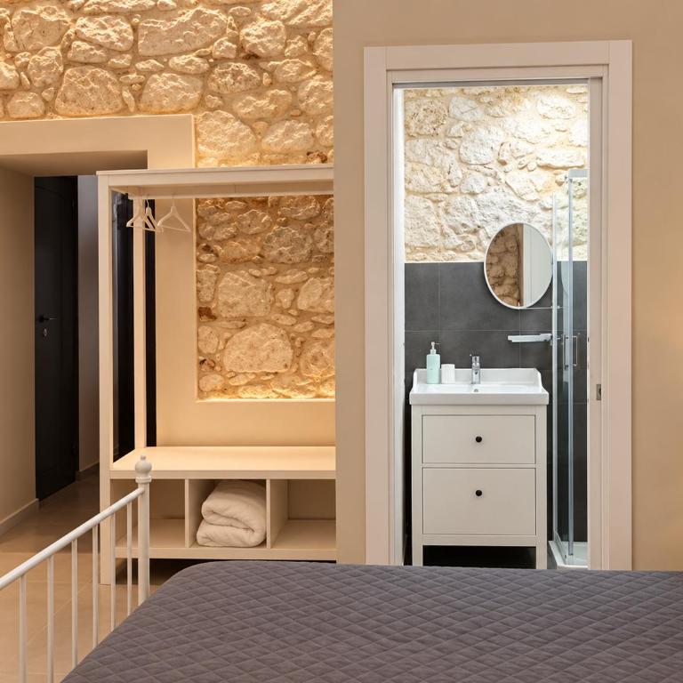 Black & White Charme ORTIGIA & SIRACUSA - Deluxe Apartment mit 1 Schlafzimmer - 19