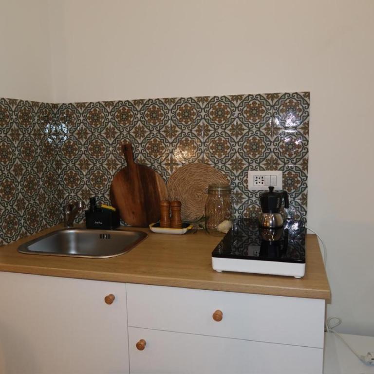Neapolitan Suites - Deluxe Double Room - 12