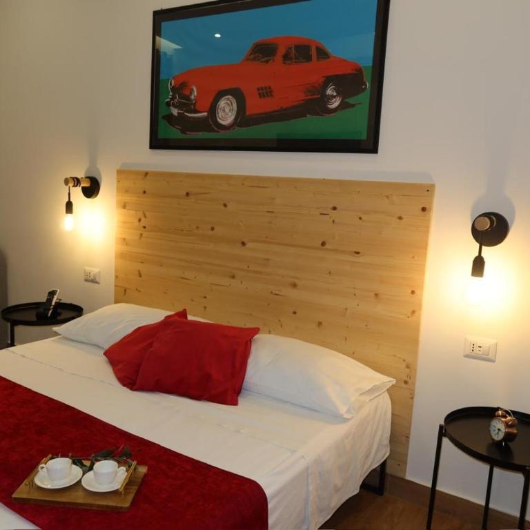Neapolitan Suites - Deluxe Double Room - 13
