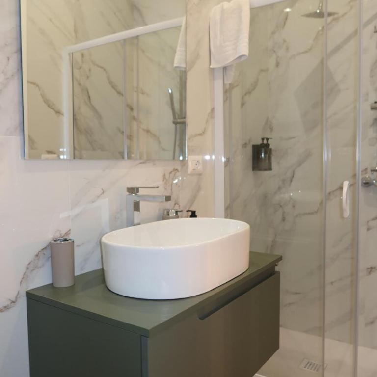 Neapolitan Suites - Deluxe Double Room - 15