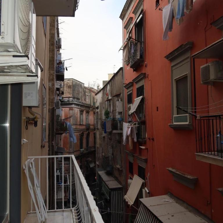 Neapolitan Suites - Deluxe Double Room - 16
