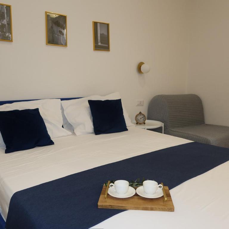 Neapolitan Suites - Deluxe Double Room - 17