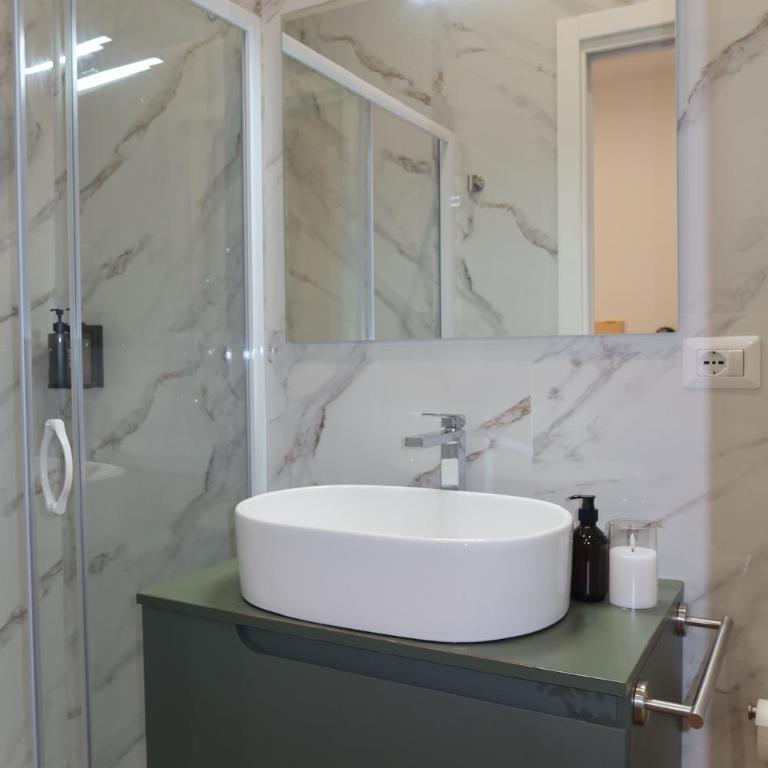 Neapolitan Suites - Deluxe Double Room - 11