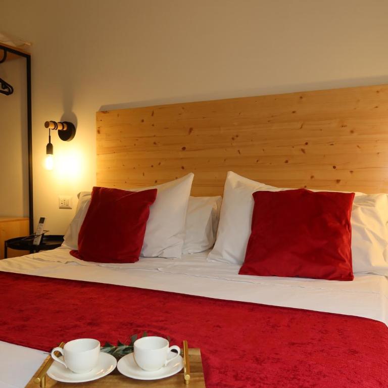 Neapolitan Suites - Deluxe Double Room - 13