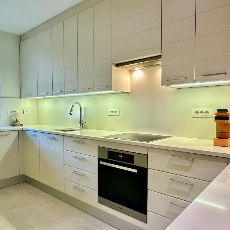 Queen Milena, Luxury apartment in Porto Montenegro with amazing garden and pool - Apartman sa 2 Spavaće Sobe - 11
