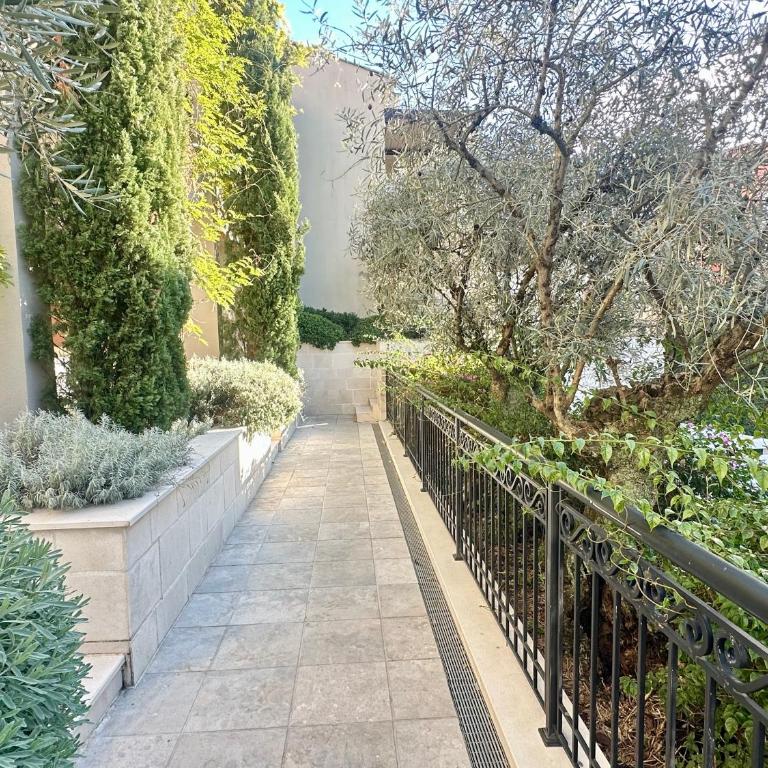 Queen Milena, Luxury apartment in Porto Montenegro with amazing garden and pool - Apartman sa 2 Spavaće Sobe - 52