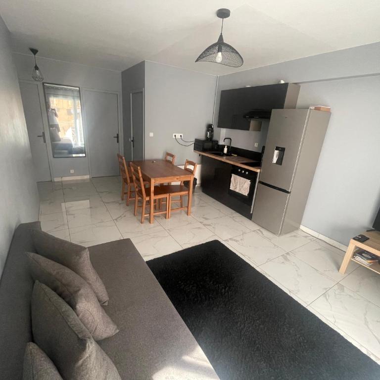 Logement rénové gare St Charles - Appartamento con 2 Camere da Letto - 2