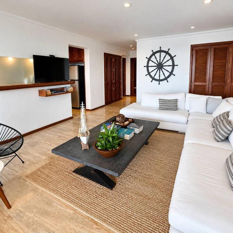 Beachfront Oasis with a View - Apartment - 4