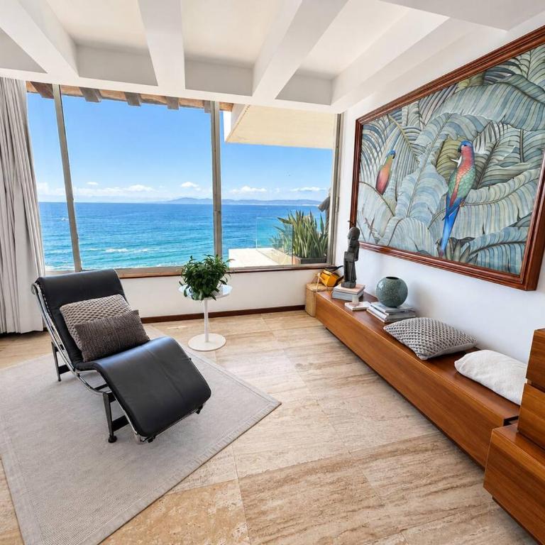 Beachfront Oasis with a View - Apartment - 12