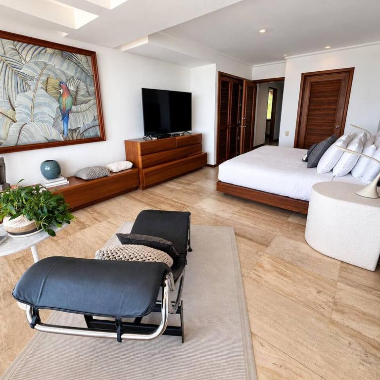 Beachfront Oasis with a View - Apartment - 13
