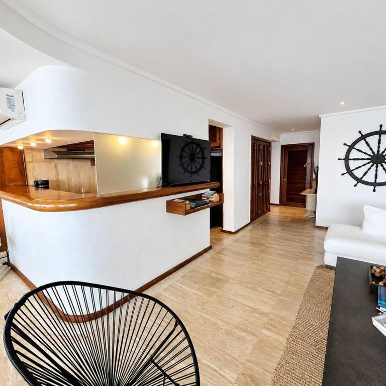 Beachfront Oasis with a View - Apartment - 27