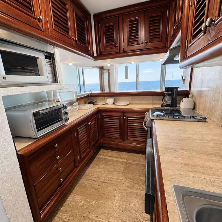 Beachfront Oasis with a View - Apartment - 28