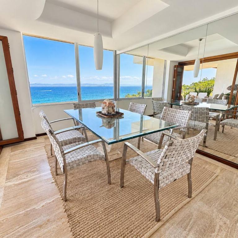 Beachfront Oasis with a View - Apartment - 32