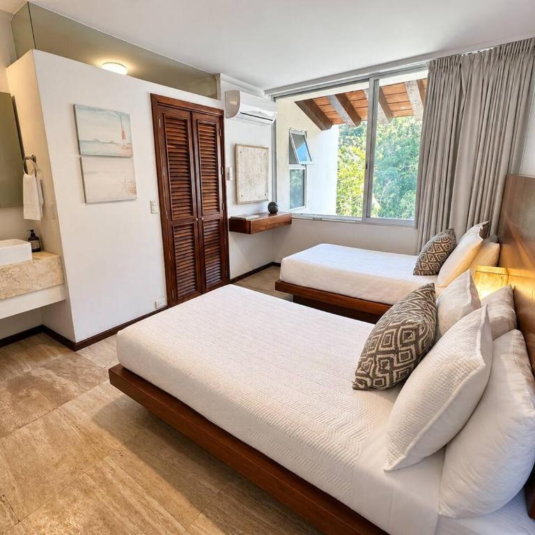Beachfront Oasis with a View - Apartment - 34