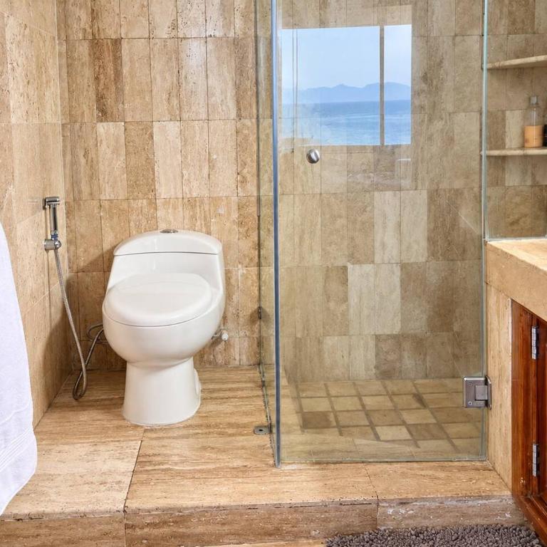 Beachfront Oasis with a View - Apartment - 35