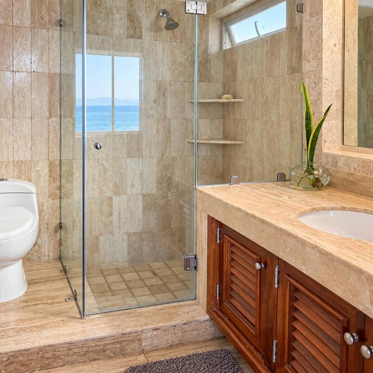 Beachfront Oasis with a View - Apartment - 36