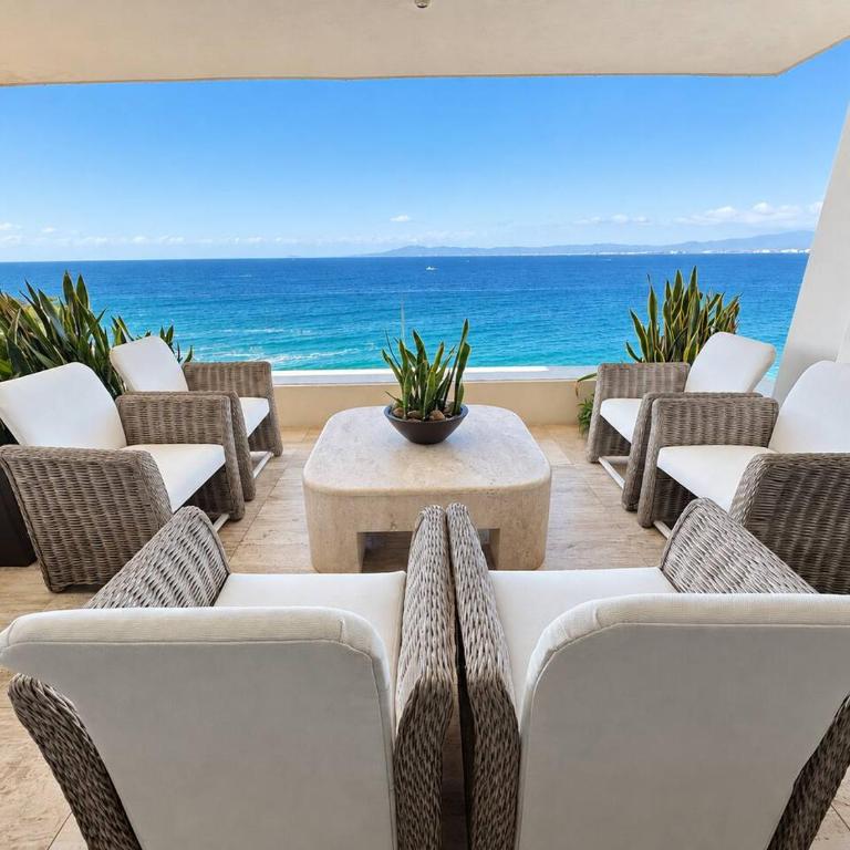 Beachfront Oasis with a View - Apartment - 38
