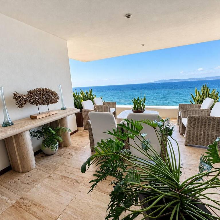 Beachfront Oasis with a View - Apartment - 40