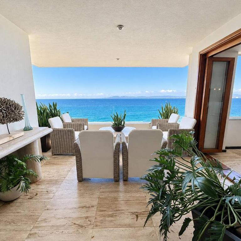 Beachfront Oasis with a View - Apartment - 41