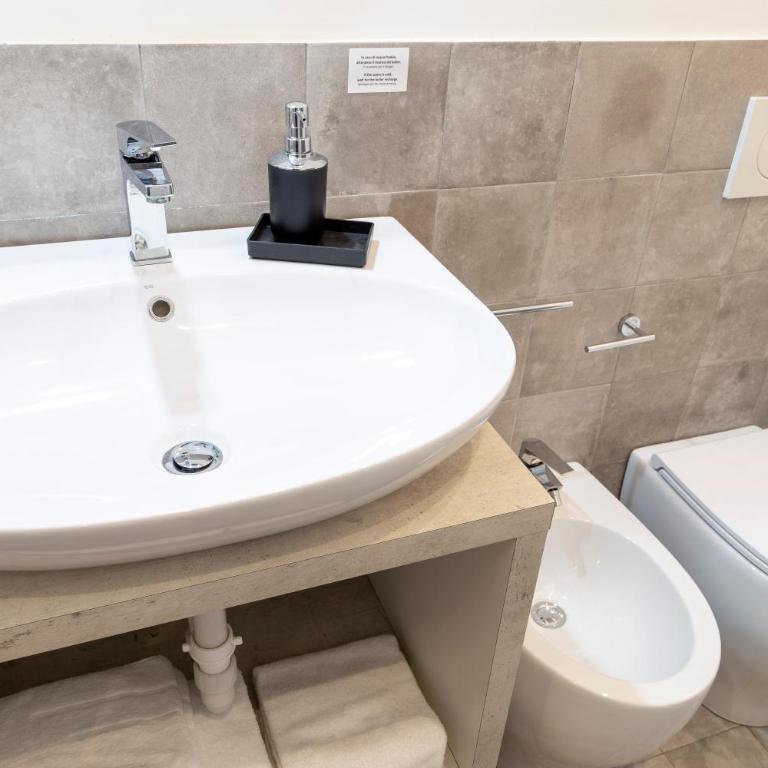 Pregiata camera con bagno privato - Blu di Prussia - Appartamento con 1 Camera da Letto - 16