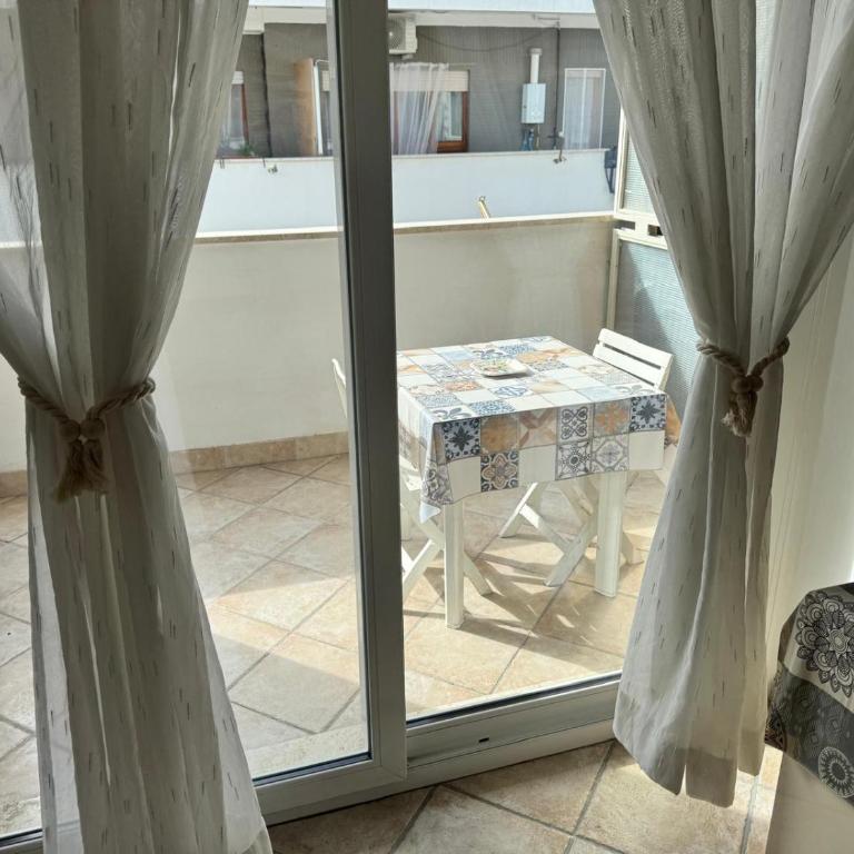 Ostia Daisy Apartment - Pet & Family Friendly - Appartamento con 1 Camera da Letto - 1