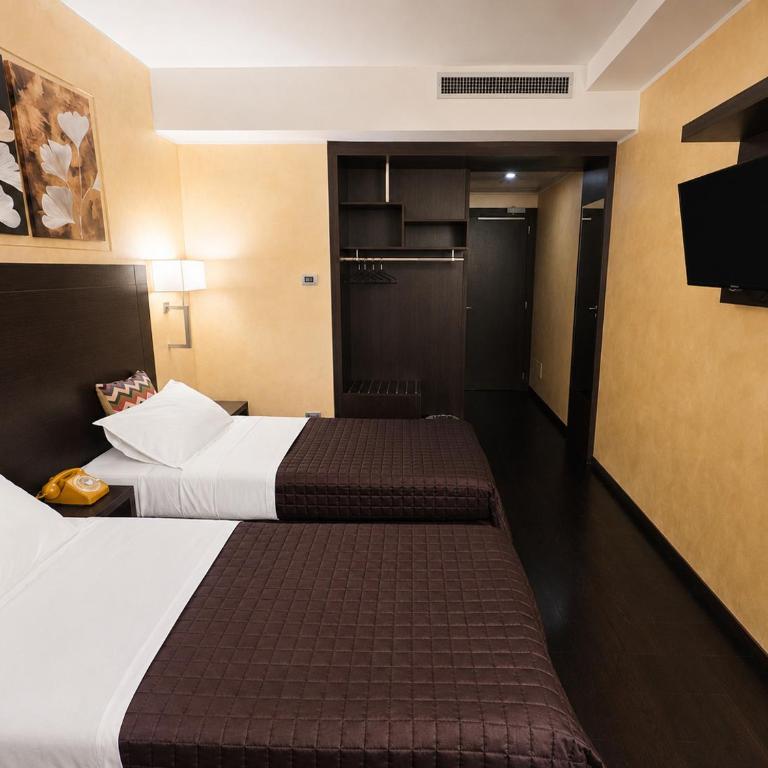E' Hotel - Camera Economy Doppia con Letti Singoli - 2