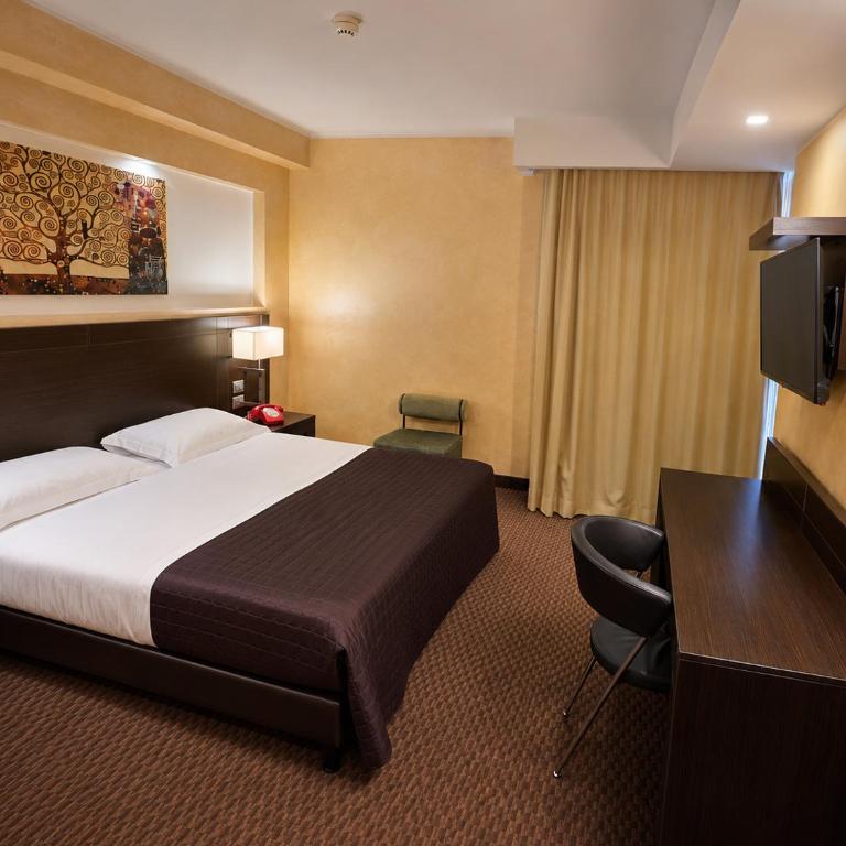 E' Hotel - Camera Matrimoniale Comfort - 3