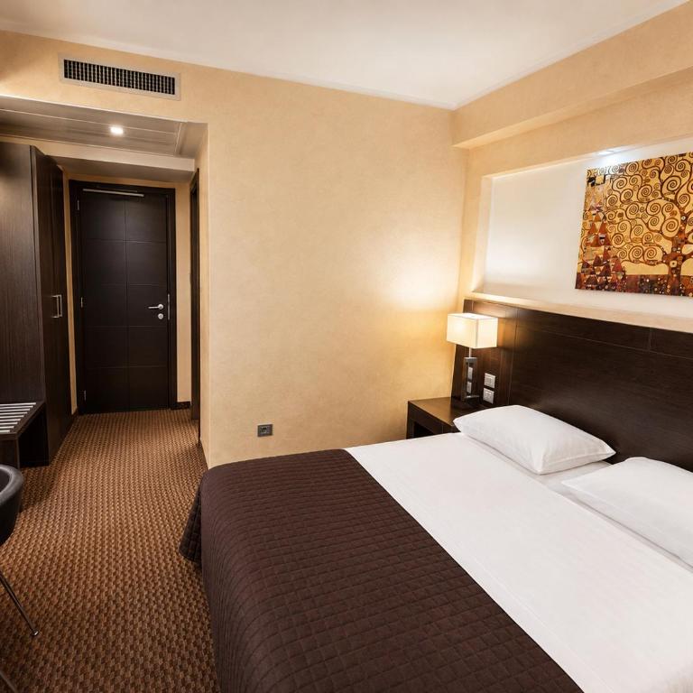 E' Hotel - Camera Matrimoniale Comfort - 4