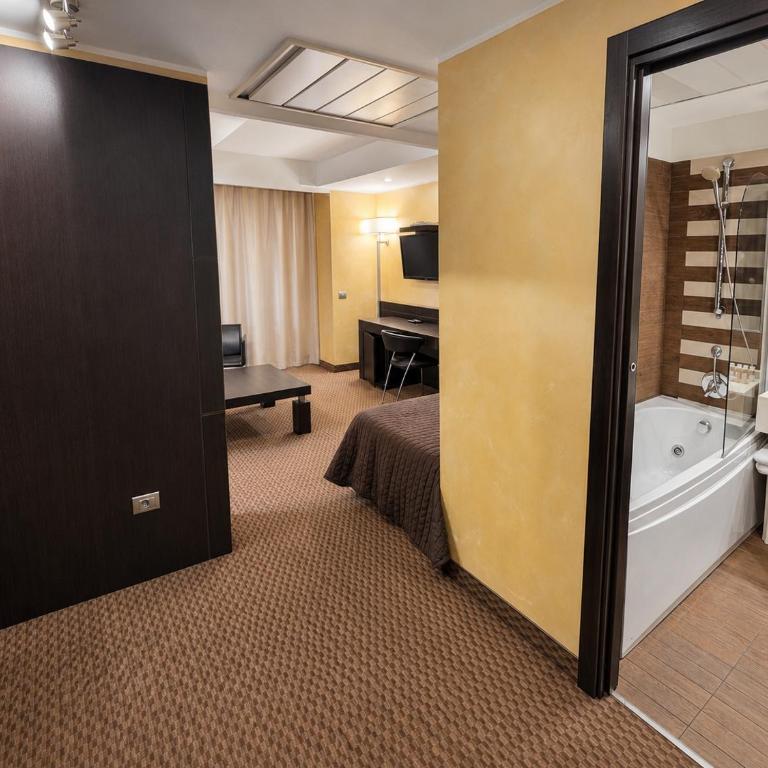 E' Hotel - Camera Matrimoniale Superior - 2