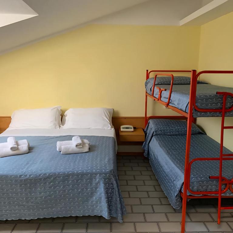 Hotel Nives - Camera Quadrupla - Senza Balcone - 4