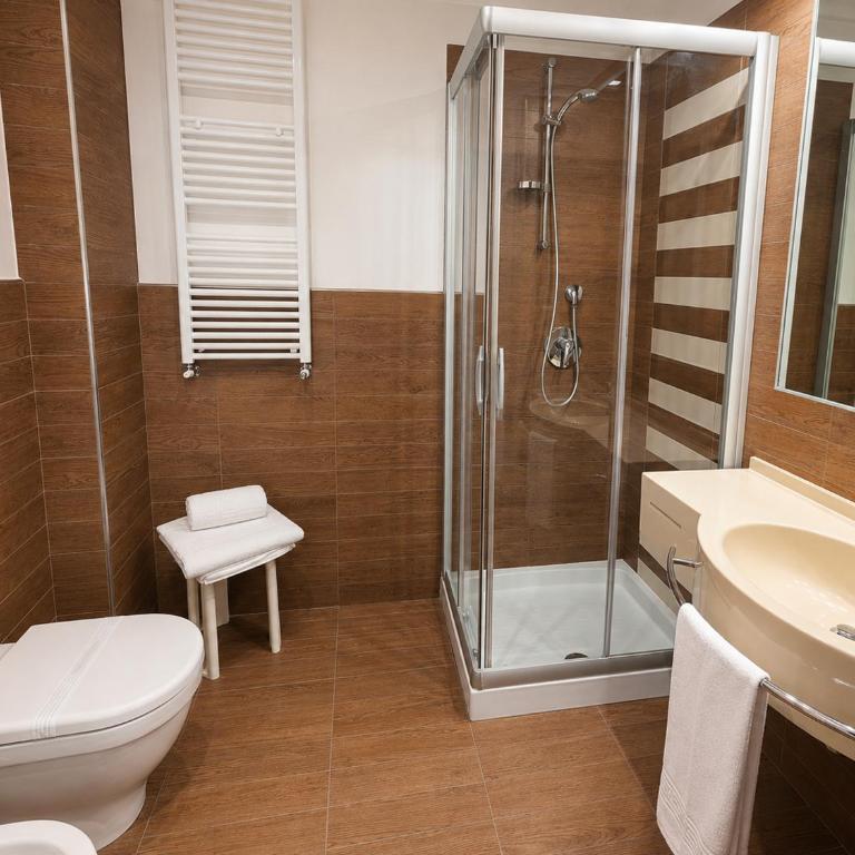 E' Hotel - Camera Tripla - 3