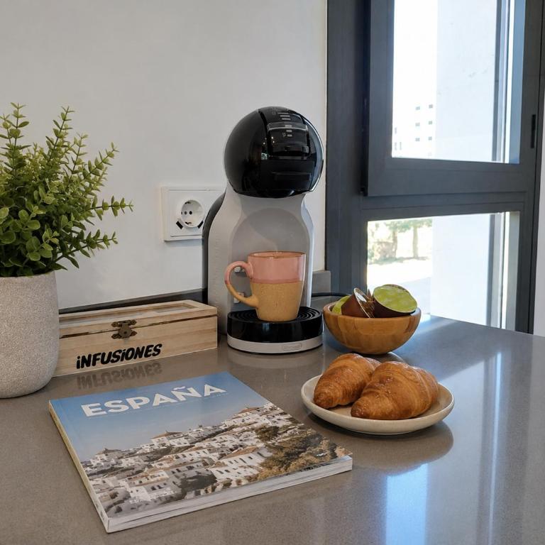 Golden Hour Costa del Sol -Steps from the Beach, Pool & Free Parking - Appartamento con 2 Camere da Letto - 23