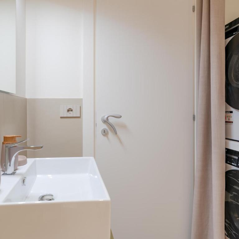 Benny Suite by Happyhostorino - Studio-Apartment - 17