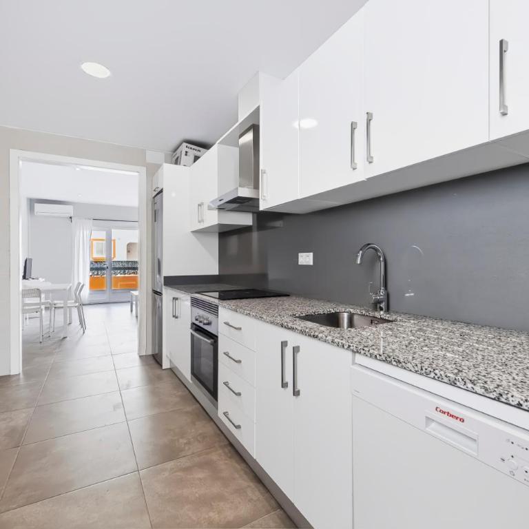 Bright & Modern Coastal Escape - Vera Playa - Apartamento - 9