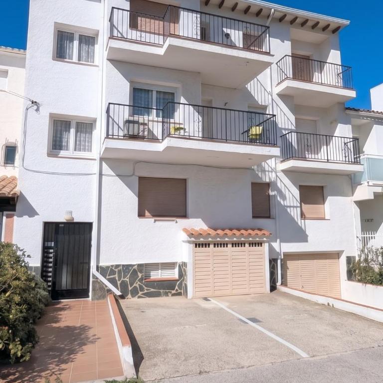 Canal Vista Empuriabrava - Two-Bedroom Apartment - 2