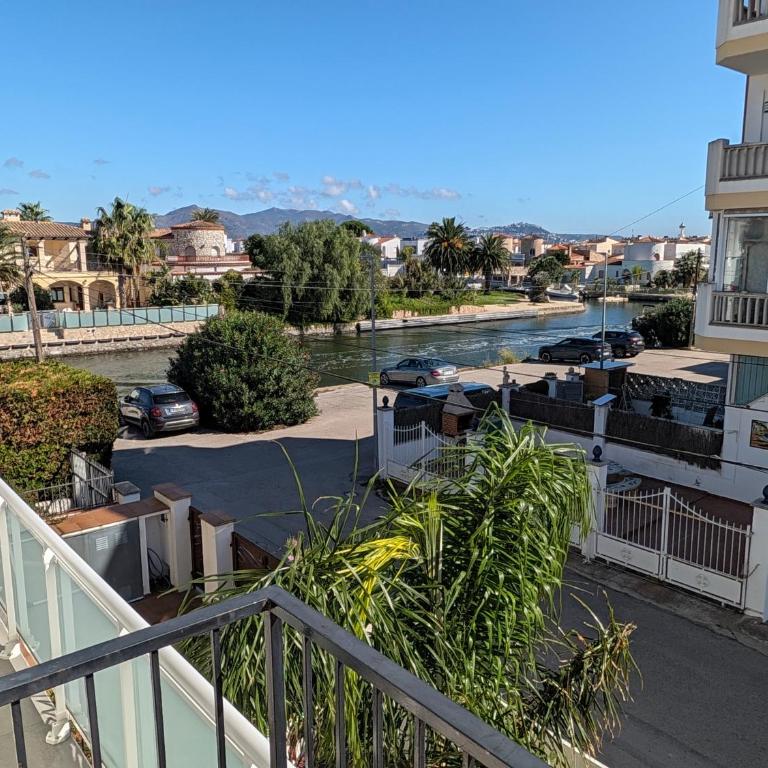 Canal Vista Empuriabrava - Two-Bedroom Apartment - 4