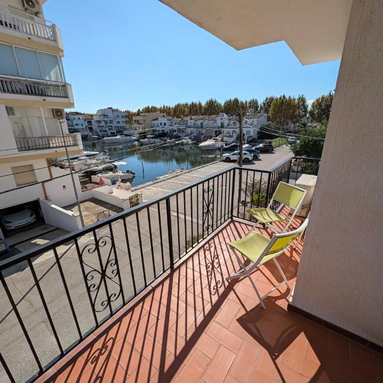 Canal Vista Empuriabrava - Two-Bedroom Apartment - 1