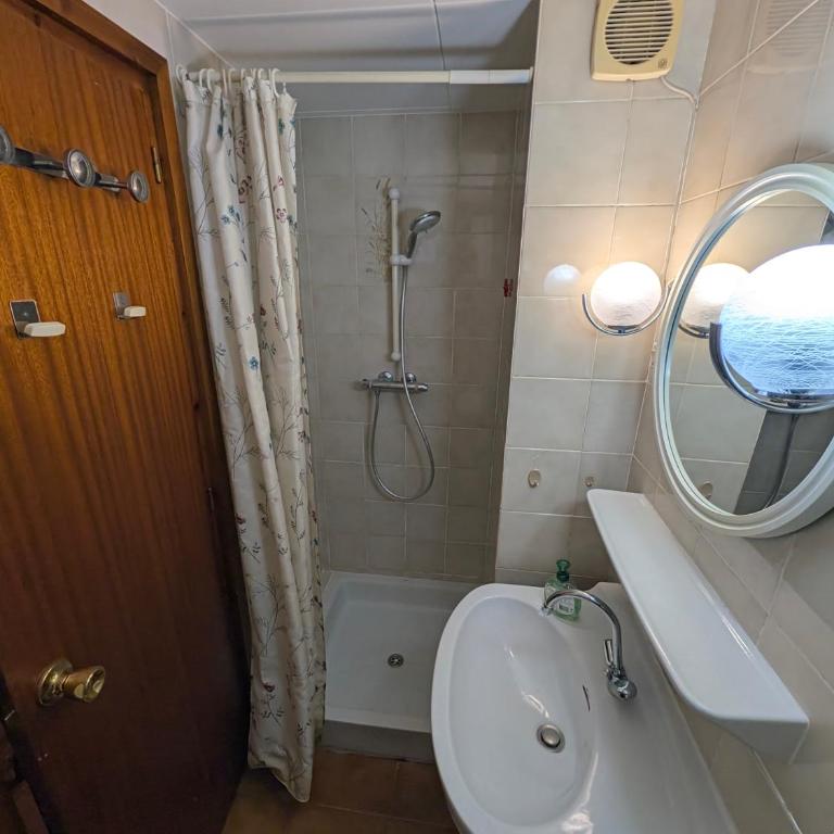 Canal Vista Empuriabrava - Two-Bedroom Apartment - 9