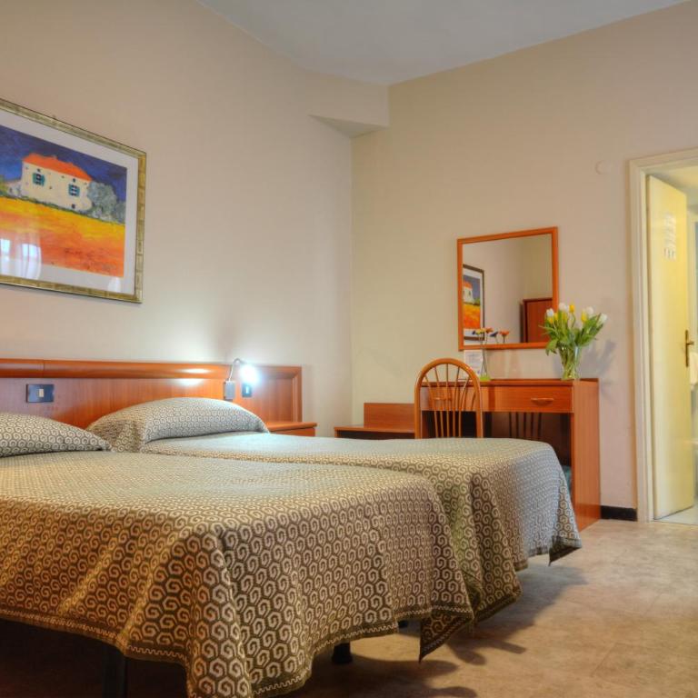 Hotel Olympic - Economy Triple Room - 1