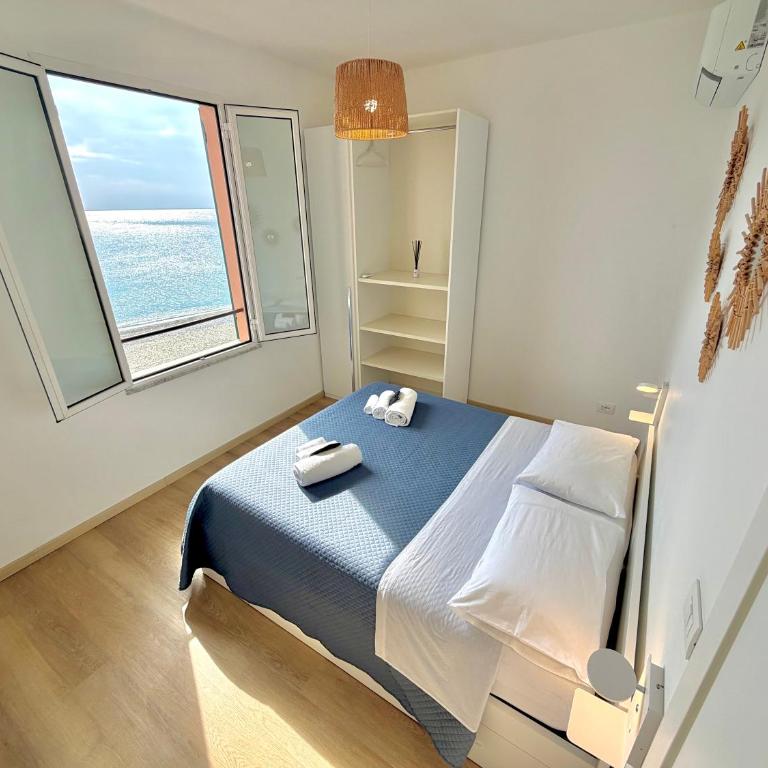 Affacciati al mare - vista panoramica dal tuo letto - Appartamento con 1 Camera da Letto - 2