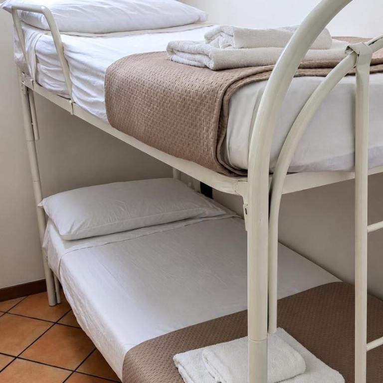 House Caracciolo by Loveinthetravel - Camera Doppia con Letti Singoli con Bagno Privato - 1