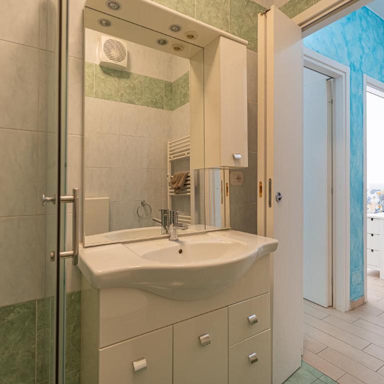 Rapallo Garden Retreat Private Parking & Relaxation - Appartamento con 2 Camere da Letto - 11