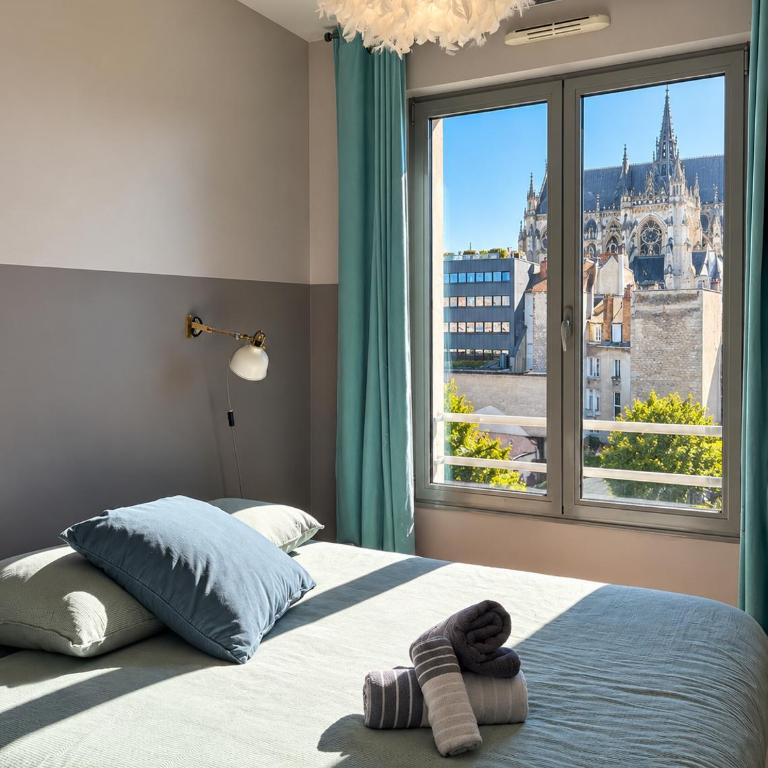 Au cœur de Reims - vue cathédrale ! - Appartement 2 Chambres Deluxe - 11