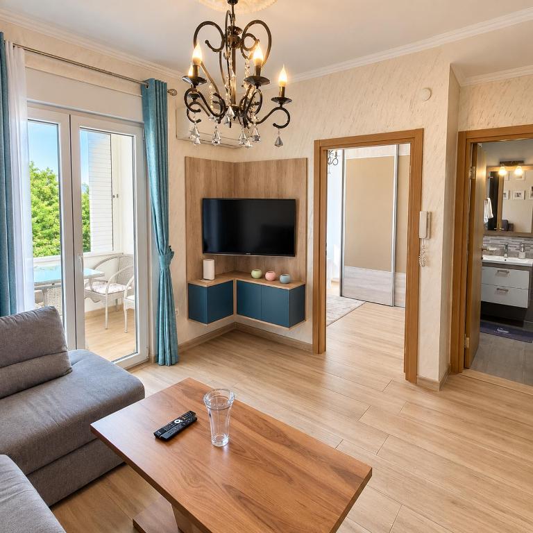 Luxury Apartment-Aurora 33 Free Parking City Center - Apartment with Balcony - 6