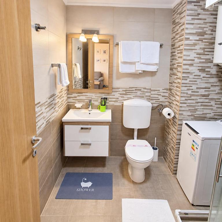 Luxury Apartment-Aurora 33 Free Parking City Center - Apartment with Balcony - 7