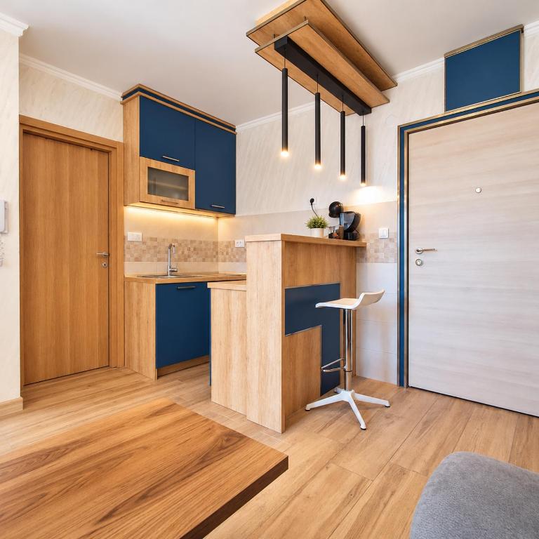 Luxury Apartment-Aurora 33 Free Parking City Center - Apartment with Balcony - 3