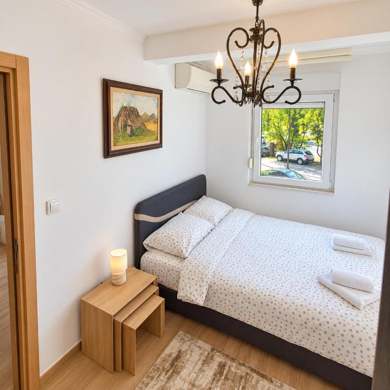 Luxury Apartment-Aurora 33 Free Parking City Center - Apartment with Balcony - 10