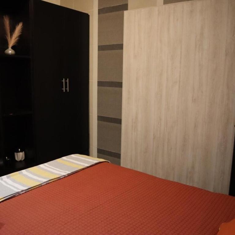 De Lux - Four-Bedroom House - 3