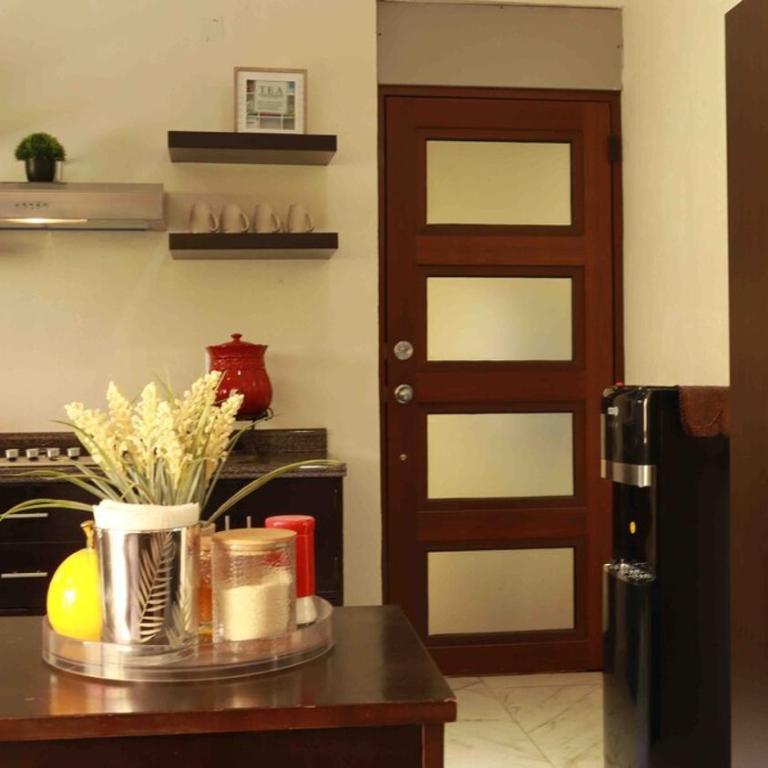 De Lux - Four-Bedroom House - 4