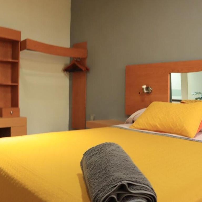 De Lux - Four-Bedroom House - 5